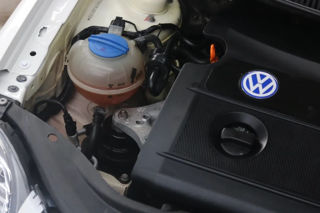 老款大众polo拆解内饰全过程,旧polo翻新视频