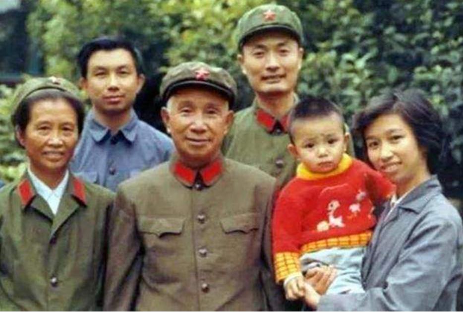 历数粟裕各个历史时期最高职位，就知道他为什么必须是第一大将