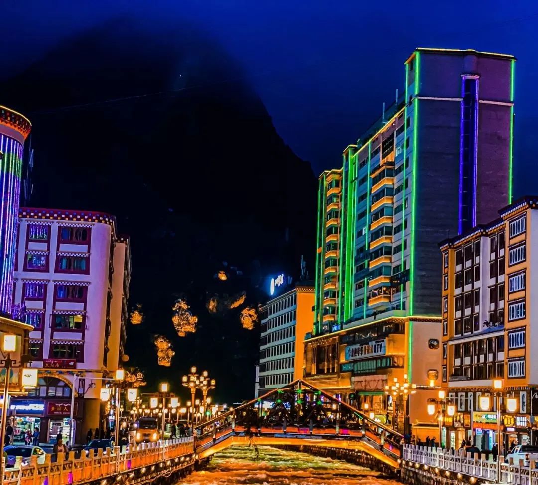 甘孜文旅局长化身侠客火出圈,火出圈啦