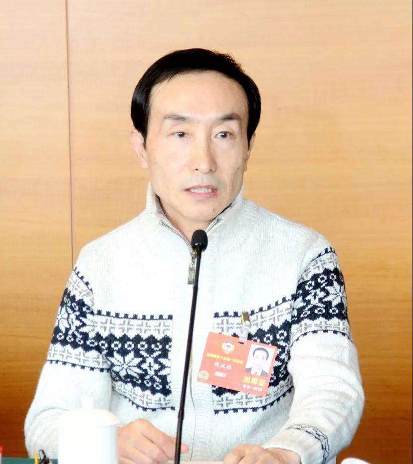 冯巩和谁调侃国足,董路回击冯巩一语双关