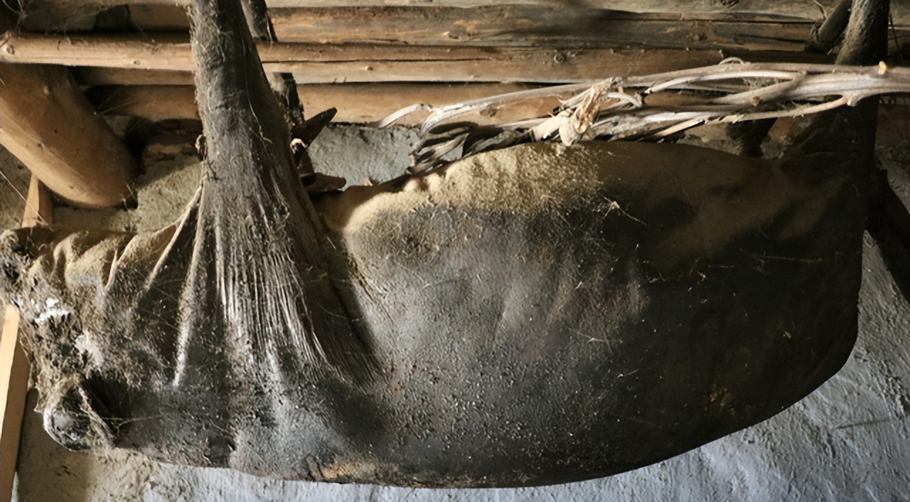 四川臭猪肉在房梁上的时候图片,四川臭猪肉悬挂房梁