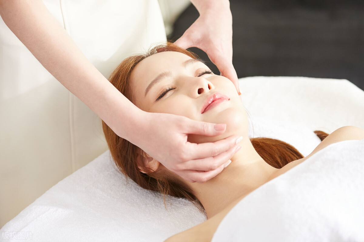 美容院眼部紧致按摩手法,眼部浮肿按摩哪个穴位