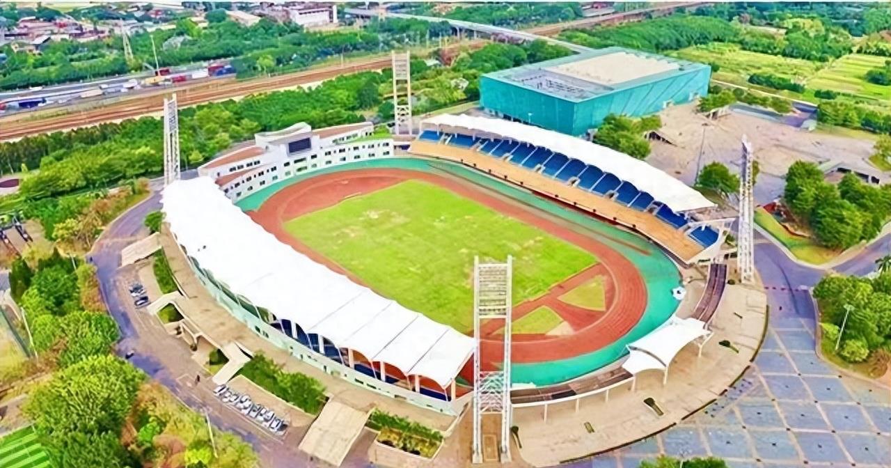 广州队重返越秀山球迷不离不弃,广州队越秀山主场票务