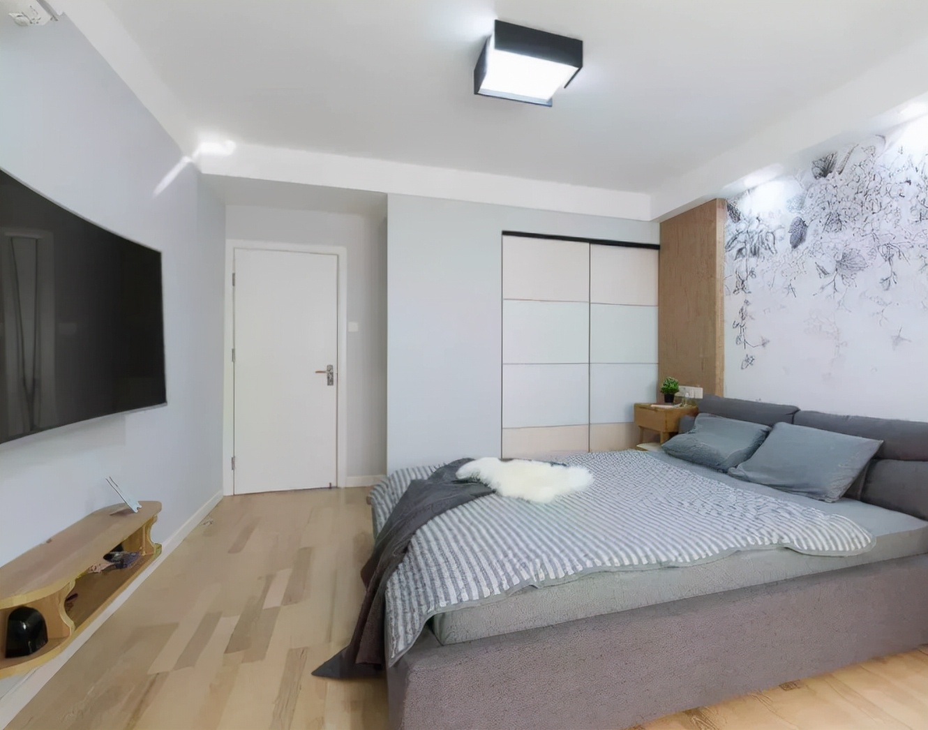 为什么卧室不装瓷砖,卧室不放床到最后实用吗