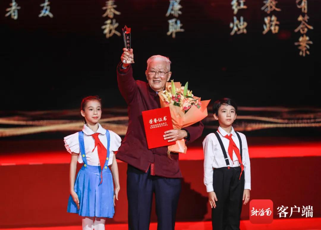 满满的感动夜空中最亮的星朗诵,满满的感动特别暖心