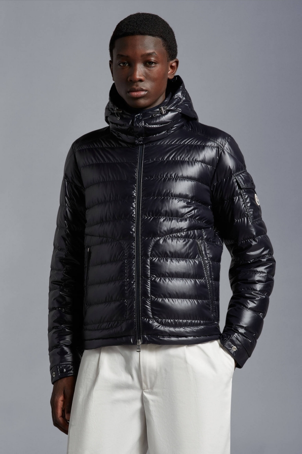 618开门红战报｜服饰类需求趋于两极化，蕉下防晒衣高梵鹅绒服分天下