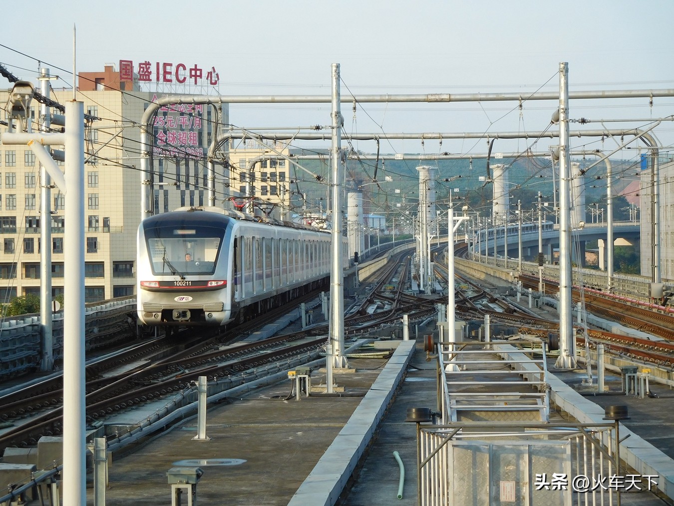 重庆轨道交通15号线两江影视城站,重庆目前开通的轨道交通线路