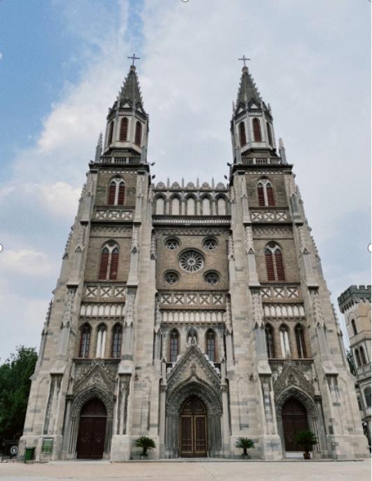 我是尖的，戳破天的那种！——哥特风格