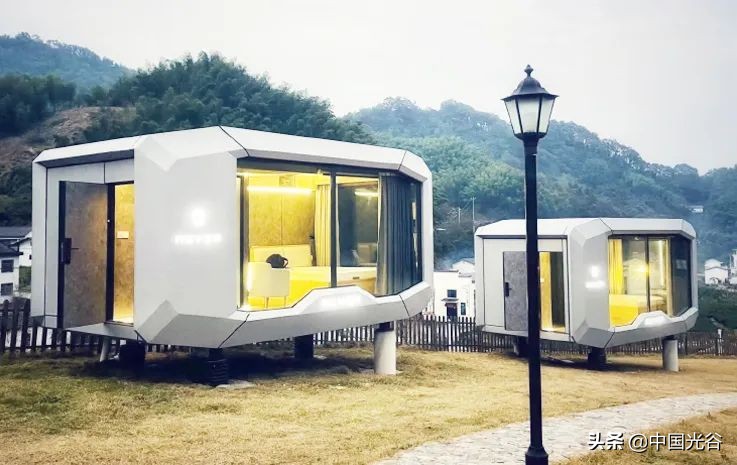 光谷“科幻迷”设计流浪“太空舱”，火遍国内外，住一晚价格堪比五星酒店