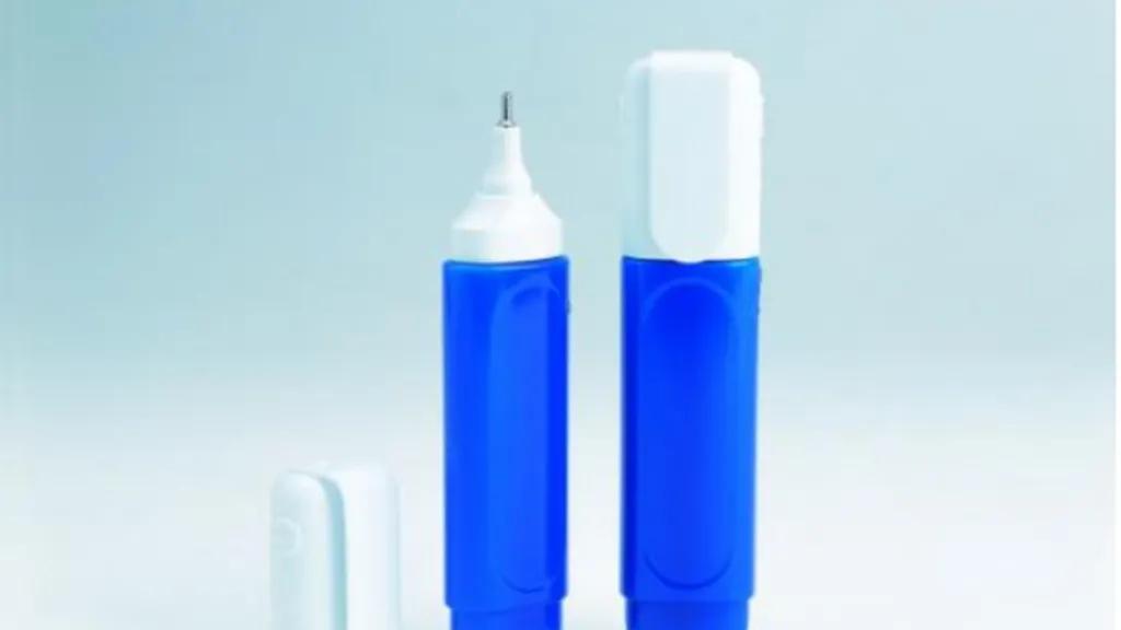 修正液在衣服上怎么洗掉,修正液盖沾上修正液怎么办