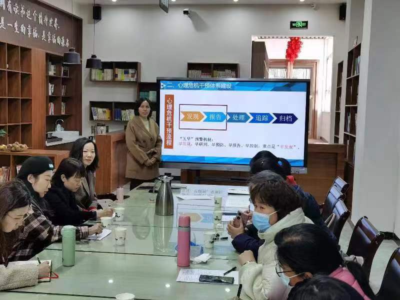 中学生心理危机识别与干预培训,学校心理危机预防预警干预方案