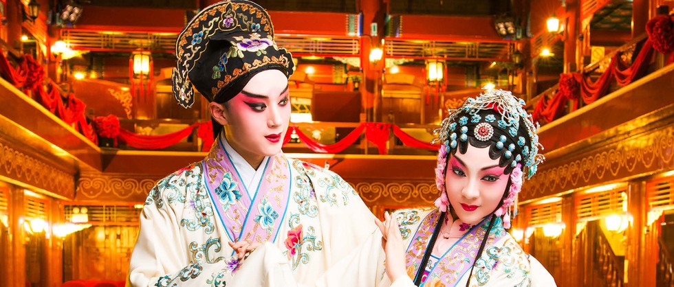 四周全是“小冤家”苏州银行的架子端不起来哉