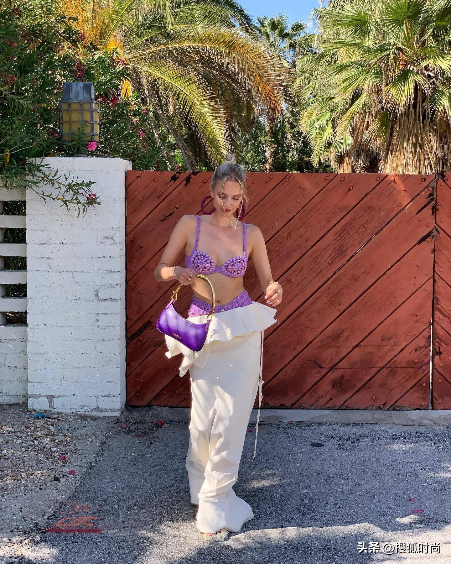 女星比基尼照大曝光，穿这样去游泳真让人移不开目光！