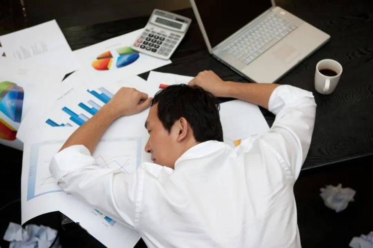 脑出血恢复期躁动胡言乱语不睡觉,脑出血之前睡觉有征兆