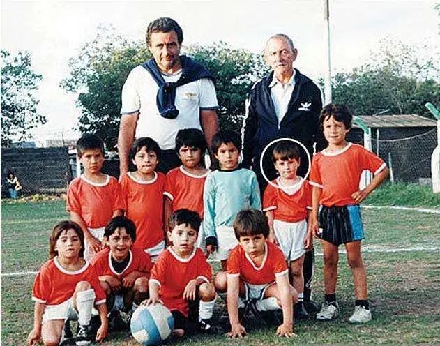 梅西从小矮子到巨人,从侏儒到世界球王催泪纪录片