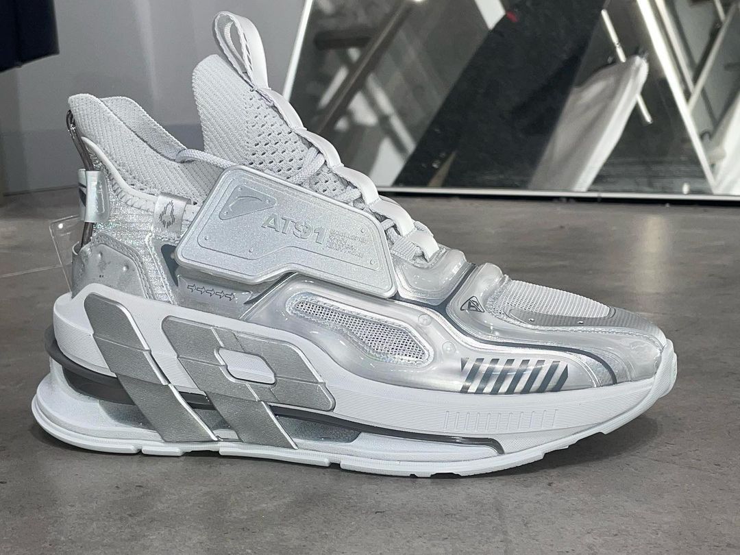 谷爱凌同款跑鞋太帅了，镂空跑鞋科技感强，安踏设计赶超李宁？