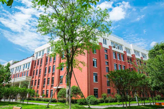 西南交通大学2023川渝招生2255人，九成入学犀浦校区，理科占九成