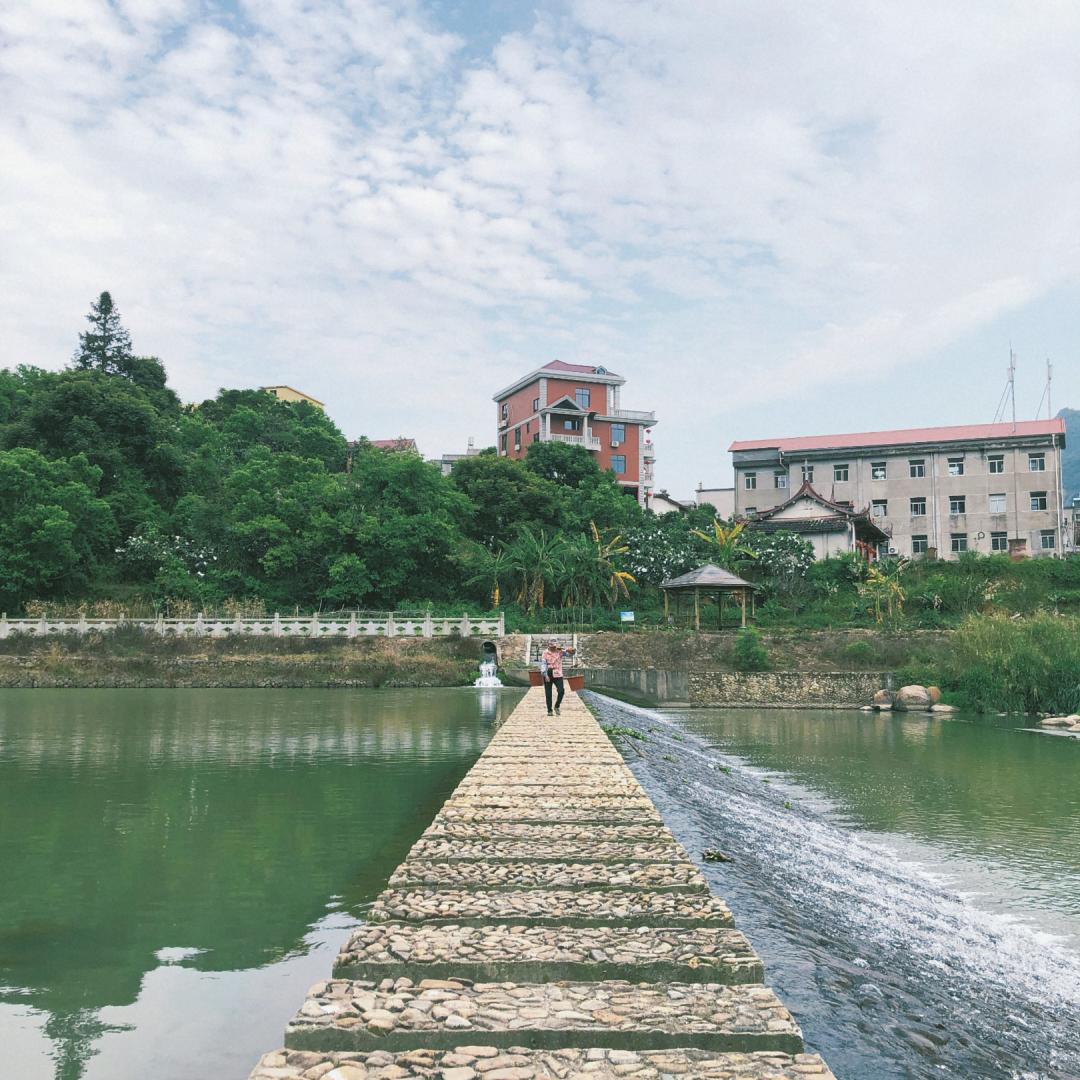 木兰风光好去处•达人带你去旅游|山环水绕清流如带——张洋村，一个藏在新县里的小村庄