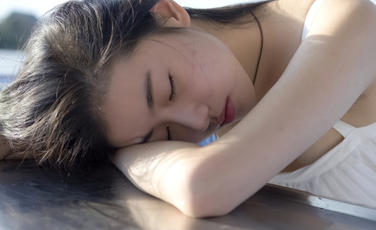 阴部很干涩是什么原因造成,年轻人阴部干涩是什么原因引起的