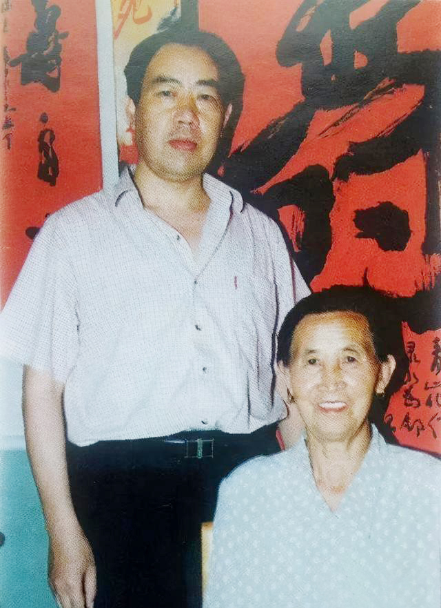 贾平凹前妻是干嘛的 (贾平凹与前妻离婚原因)