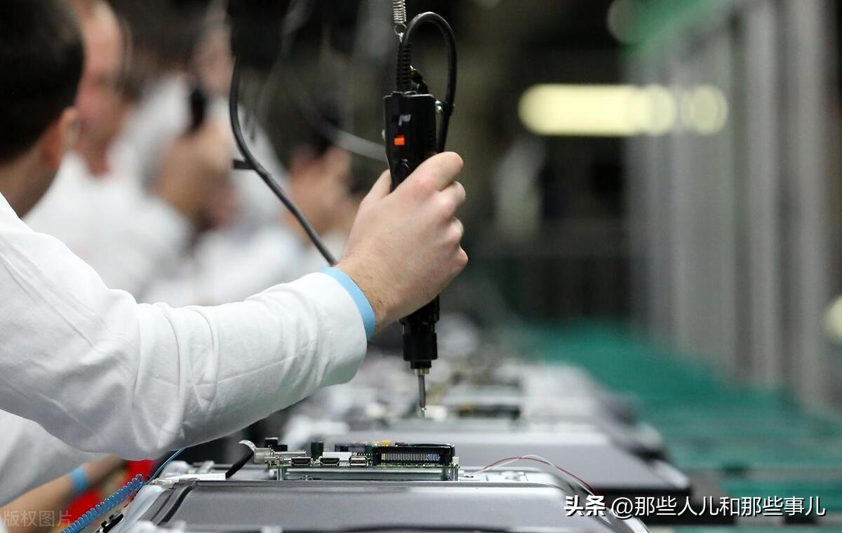 大量大学生涌入流水线,为什么很多大学生兼职进厂