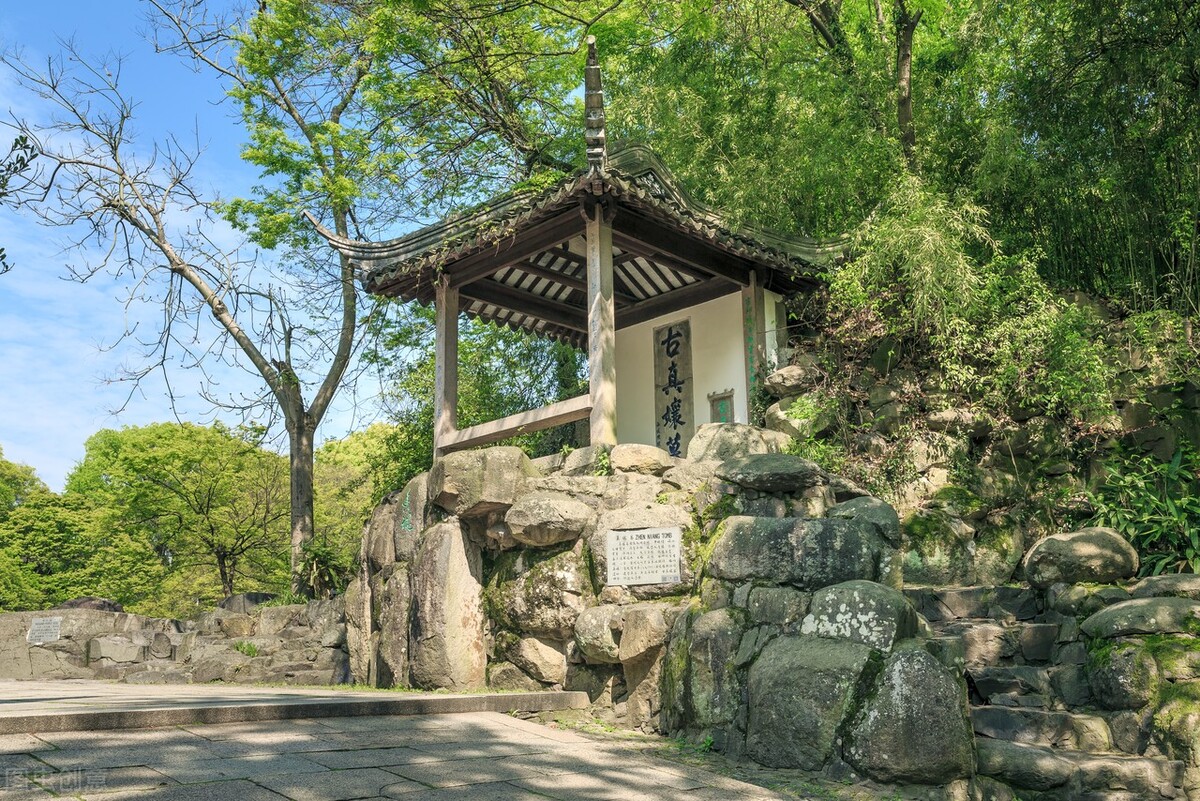苏州园林和虎丘哪个值得游玩,苏州虎丘还有什么风景区呢