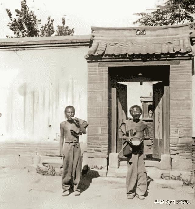 日军兽行照片：当着父亲的面玷污他女儿，临走还残忍割下妻子乳房