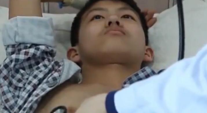 17岁男孩头痛被送进医院，医生一看X光片直接傻眼：没救了