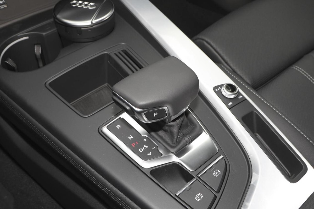 17-19款奥迪a4l驾驶感受,深度测评19款奥迪a4l时尚