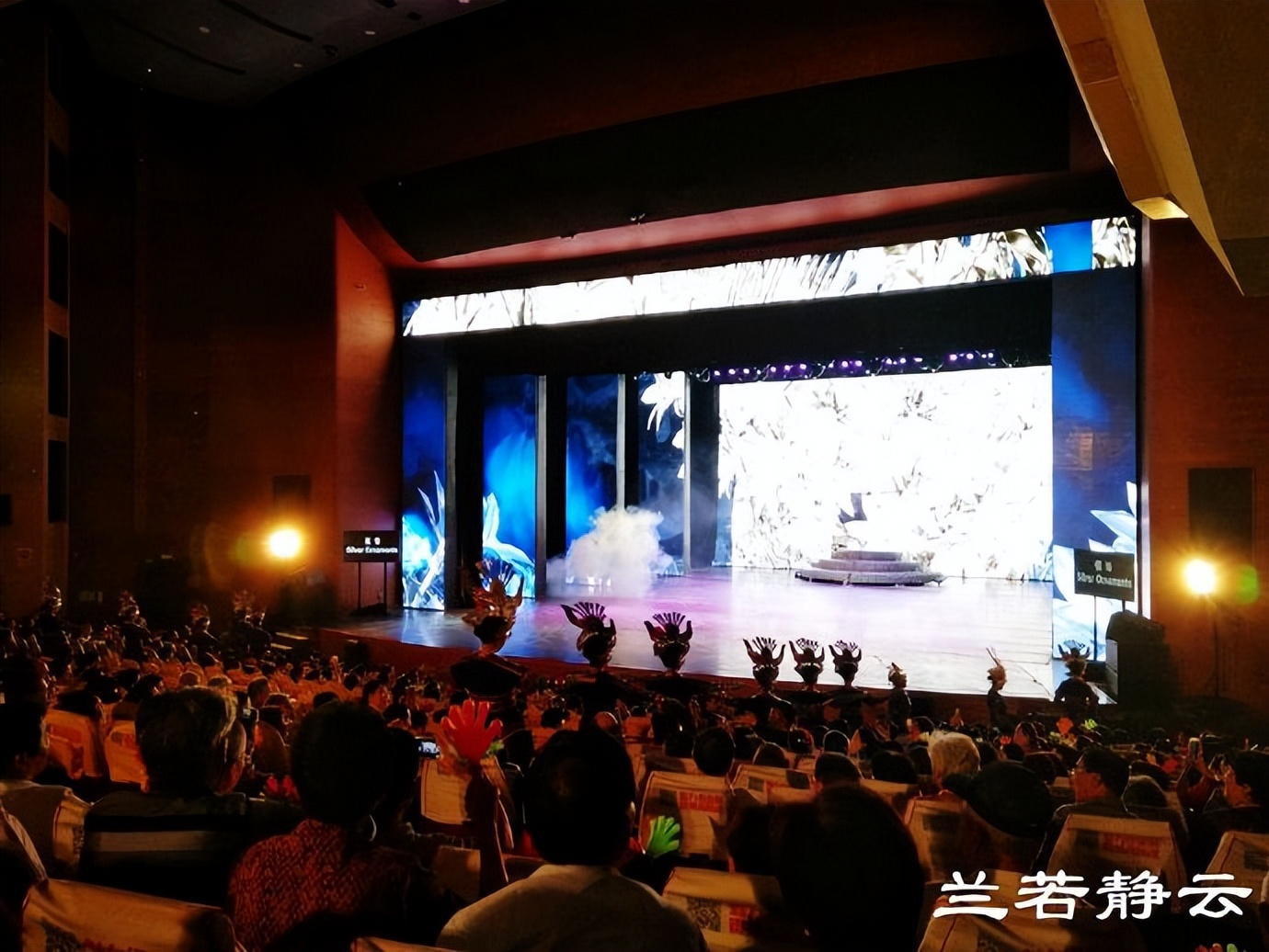 贵阳多彩贵州位置,贵阳多彩贵州城风景区