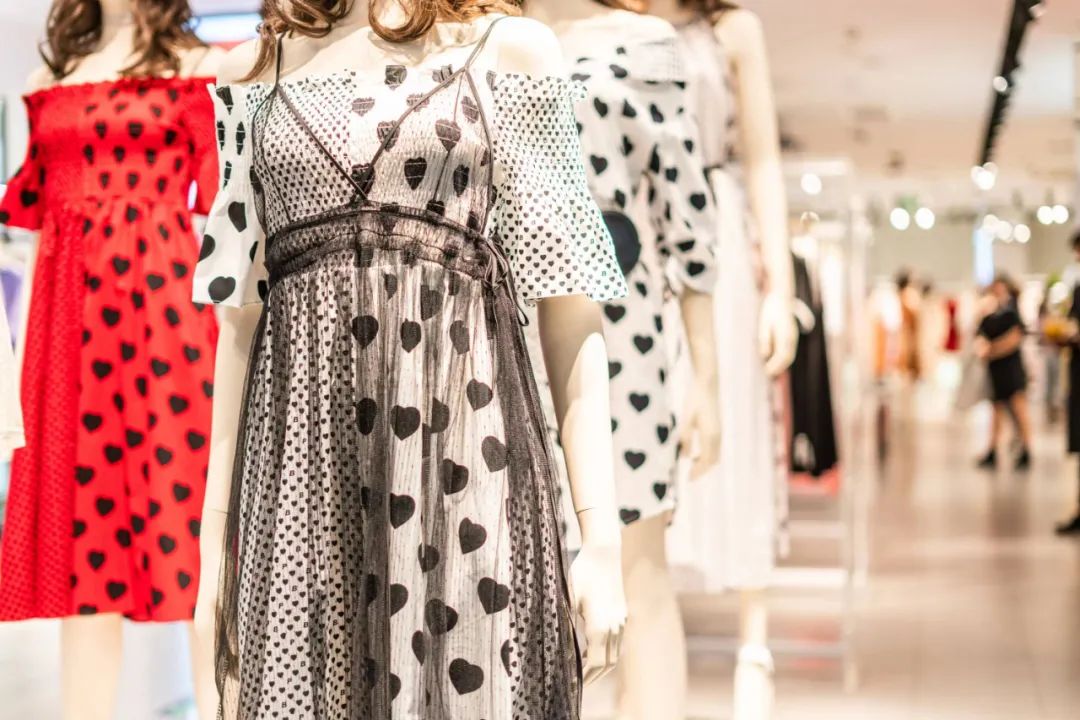 “太平鸟”们，难跃枝头