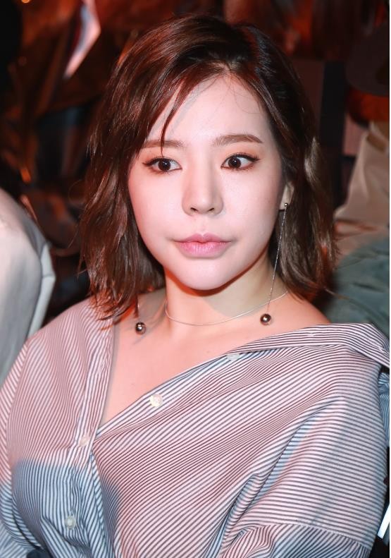 参加韩国sm海外练习生选秀,金色大厅维也纳成员