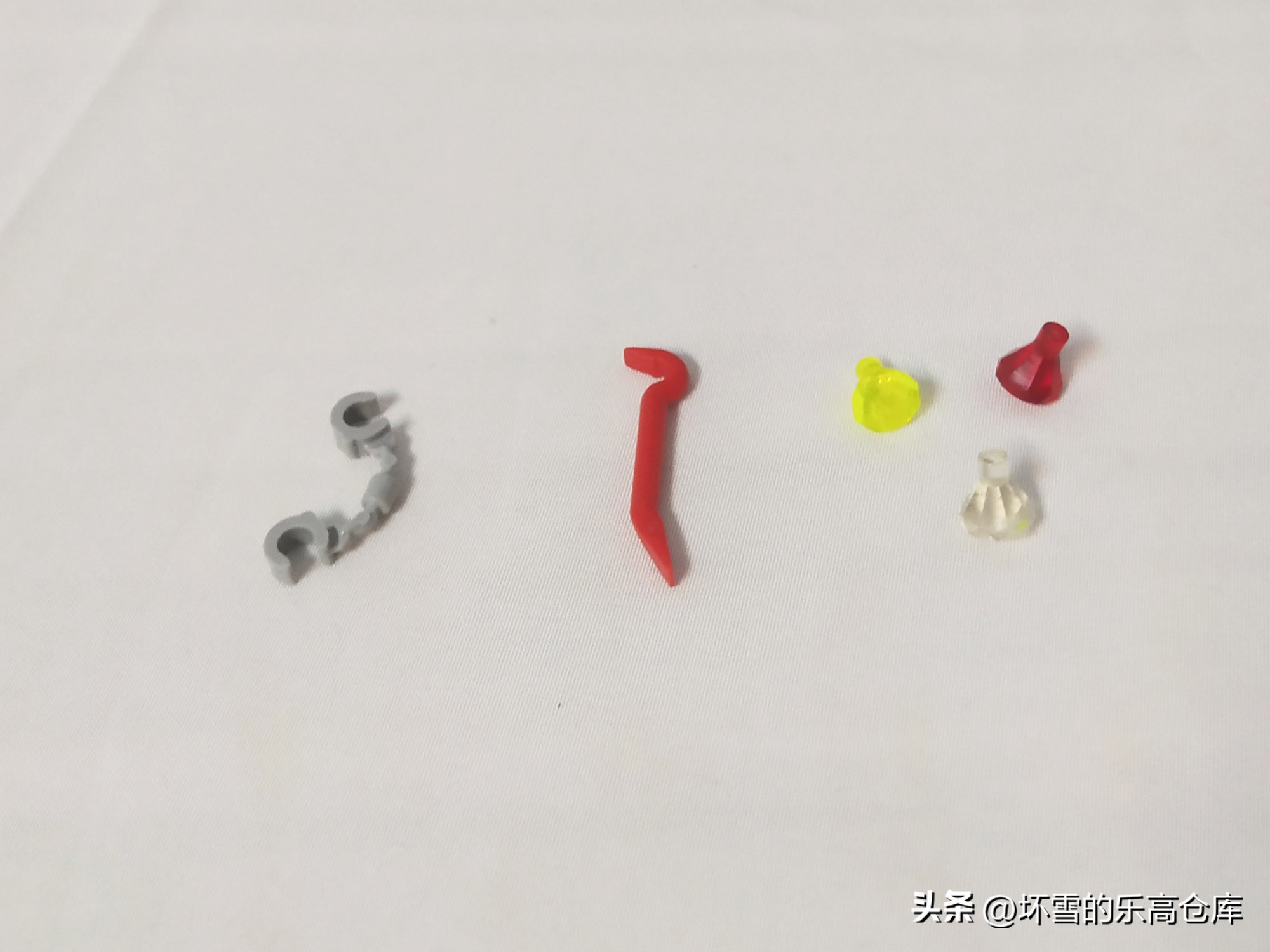 带磁铁的乐高,乐高60243警用直升机拼装视频