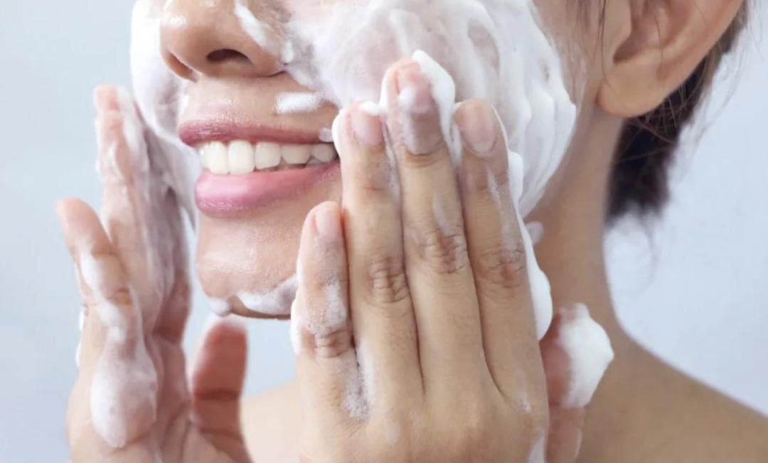 欧莱雅复颜抗皱水乳套装短视频,欧莱雅抗皱紧致水乳套装女