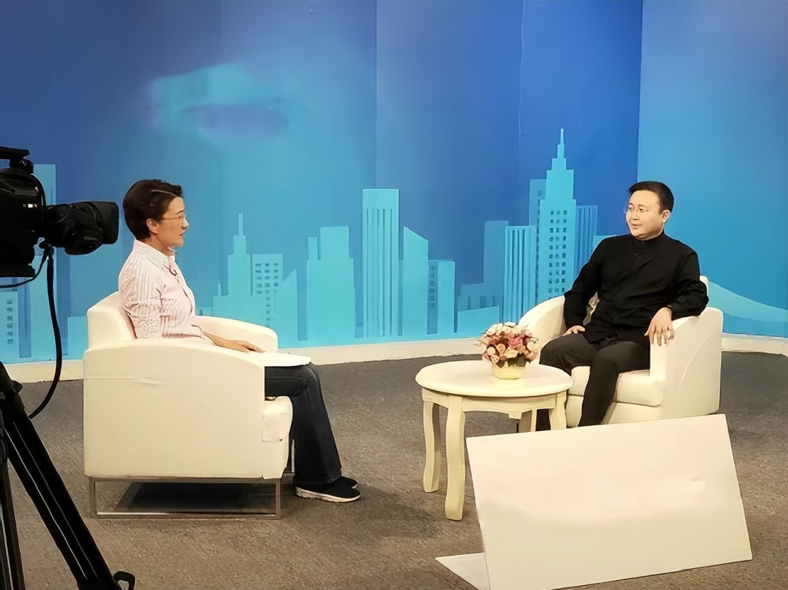 主持人董倩现在干什么,从央视主持人沦落到普通人