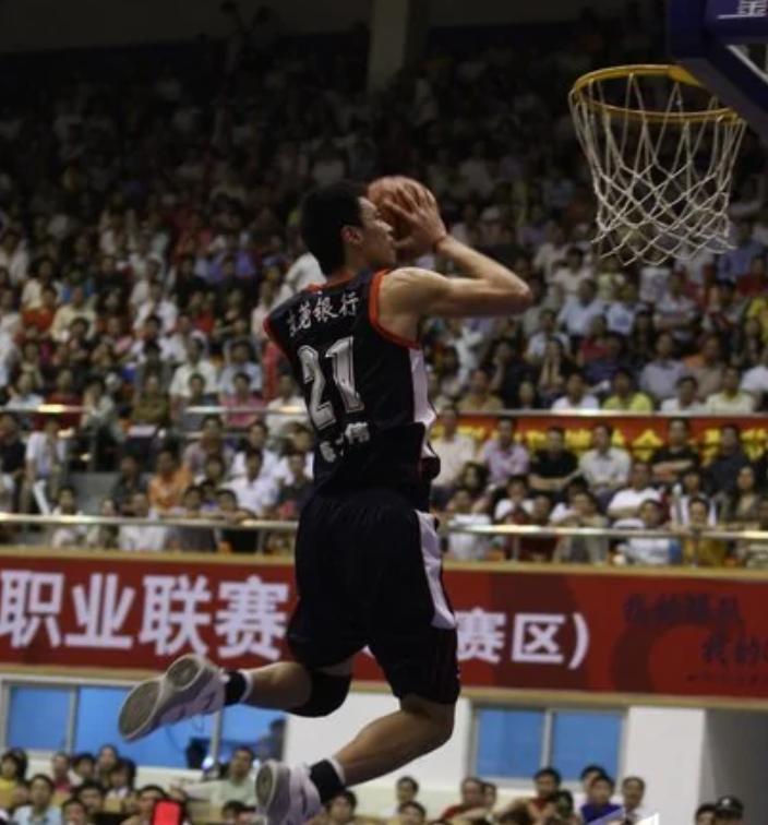 广东宏远8冠王后几年没拿冠军,8年7冠时期的广东队