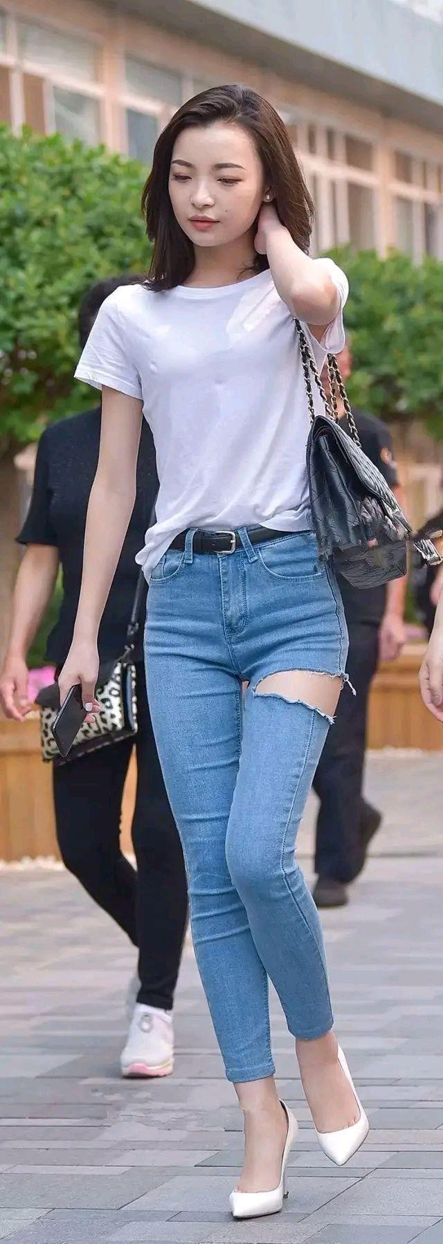 基础款穿搭轻松舒适文艺感十足,复古风阔腿牛仔裤穿搭