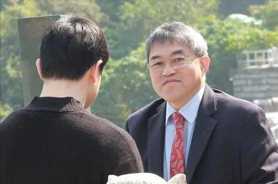 郭晶晶公公和霍震霆出席活动,郭晶晶谈公公霍震霆