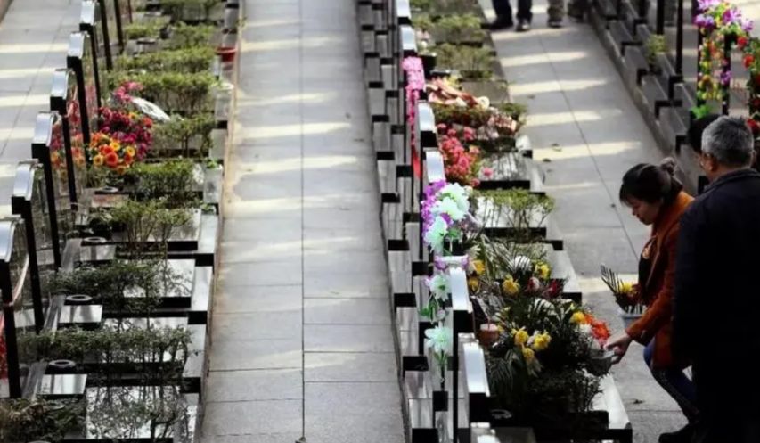 墓碑上故先考和故显考是什么意思,墓碑显考妣怎么读