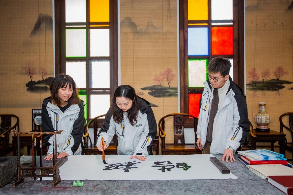 璇楁搸涓囬噷鐨撴瀬涓浗,璇楁搸