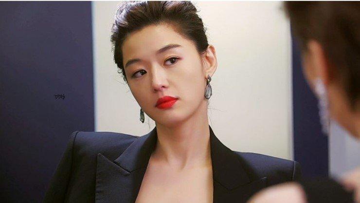 千颂伊现在多少岁了,38岁千颂伊近况