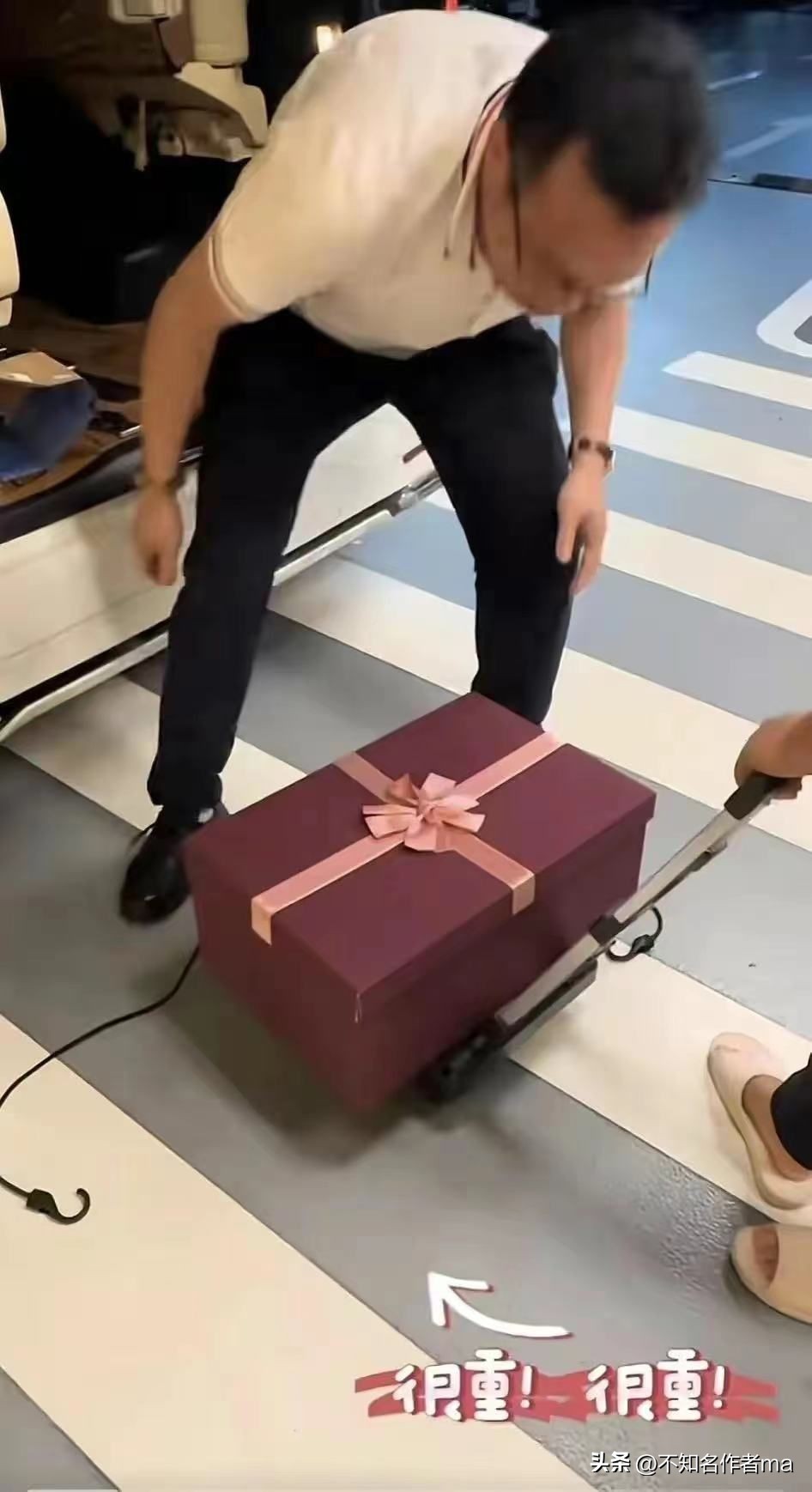 女子生日收到10万元刮刮乐,刮刮乐大7给女朋友当生日礼物