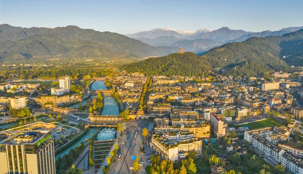 买房为什么买都江堰,人与城之间双向奔赴才有意义