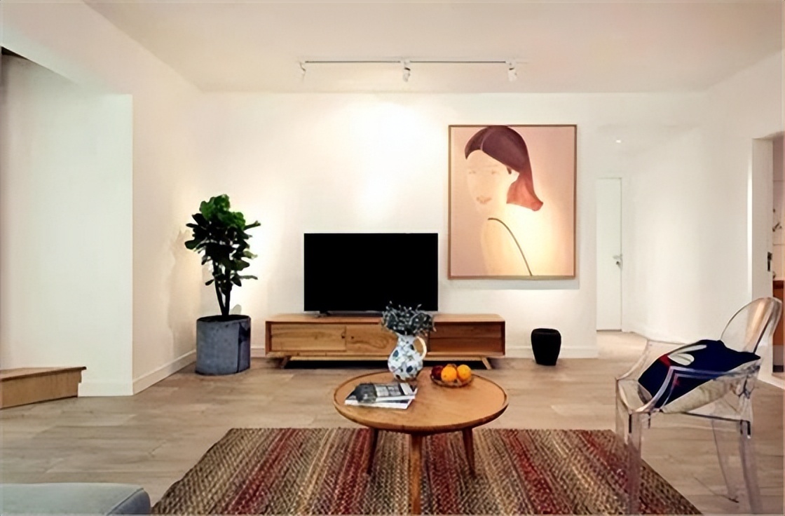 电视挂墙好，还是放电视柜上好？其实二者的区别很大，大家要注意