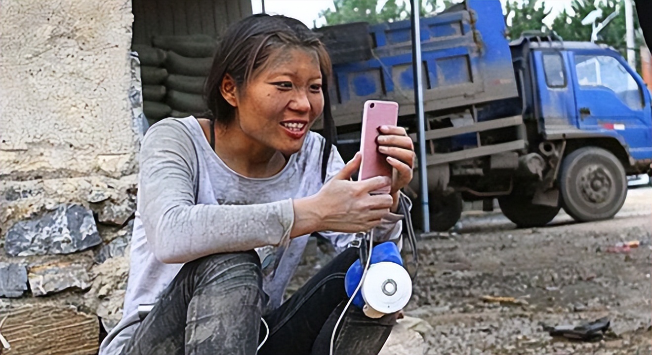 靠卖惨走红的水泥西施现状,水泥西施真实身份揭穿