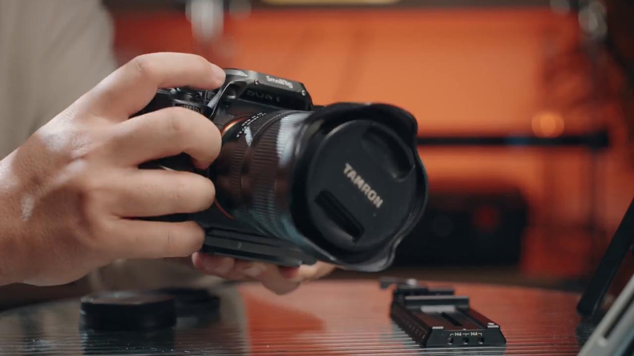 a7m4装了兔笼如何卸电池,索尼a7m4装底座还是兔笼