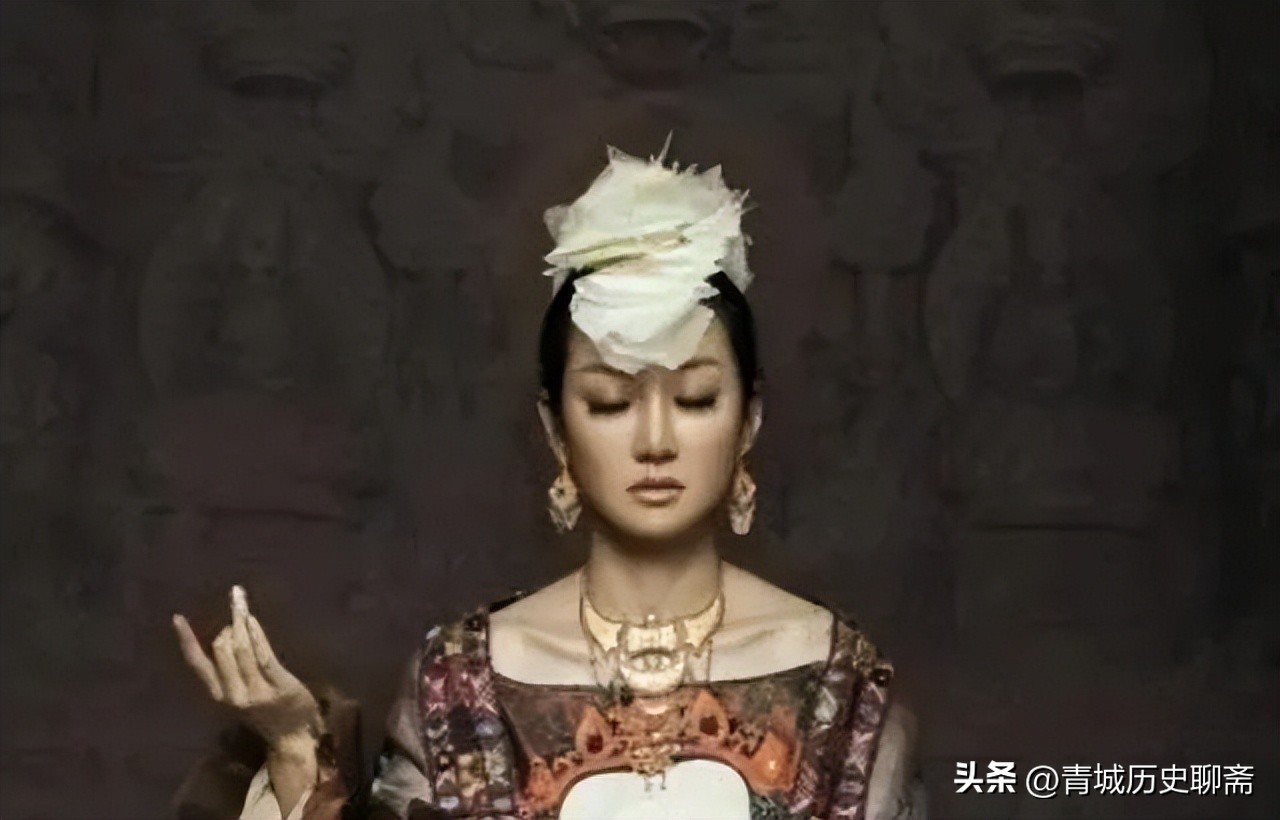 萨顶顶是藏族还是汉族,萨顶顶怎么变成蒙古族