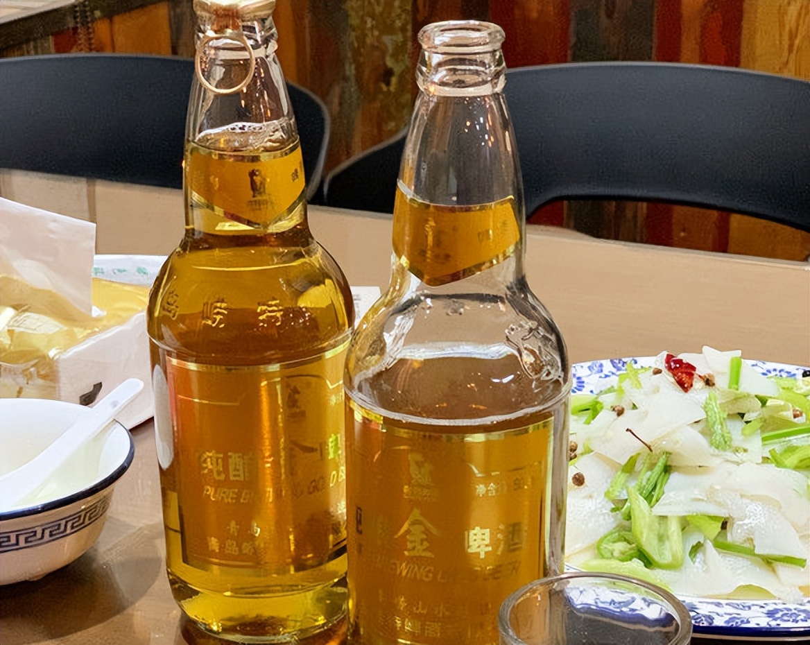 喝多少啤酒才等于一瓶白酒,一瓶啤酒相当于几两白酒酒精度数