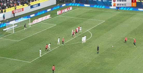 梅西55大任意球破门全纪录,成都进球2:0