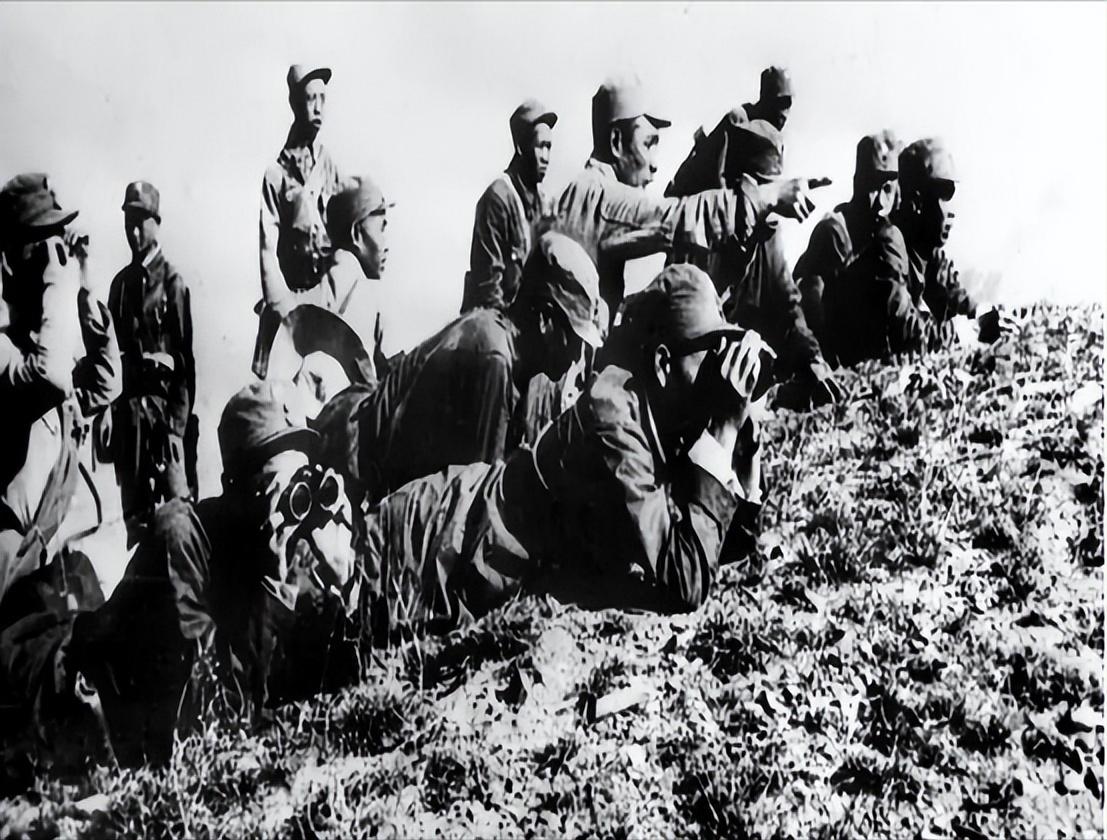 8个团拿不下日军500人，陈赓苦无对策，*伯承刘**提出：日军怕打屁股